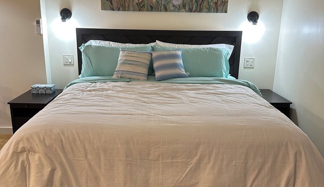 Charming Creek View cottage in Candler perfect for a relaxing getaway