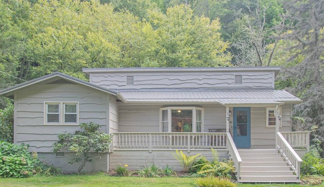 Charming Creekside Cottage in Boone 5 mil to Dtwn 8 mi to Blowing Rock