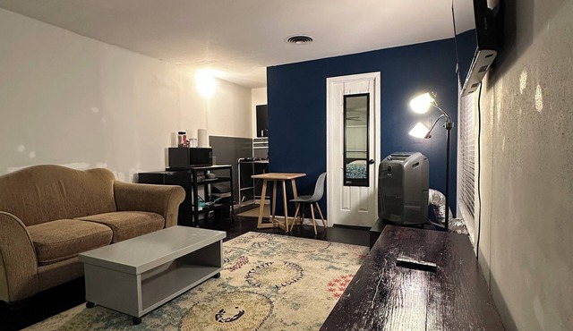 Charming efficiency studio in vibrant Houston