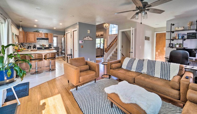 Charming Family Home, Near Light Rail & Lake!