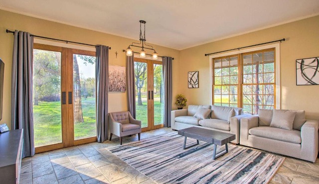 Charming Gainesville Retreat: Barn, Horses Welcome