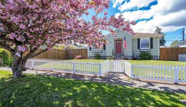 Charming quiet Point Ruston Northend Bungalow A/C & fenced yard