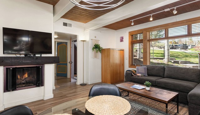 Charming slopeside condo with pool