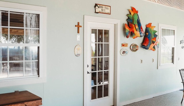 Charming studio with AC , WiFi, and 325 ft fishing pier with fishing lights.