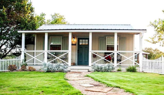 Charming Texas Hill Country Cottage near Austin for Romantic Getaways in Texas