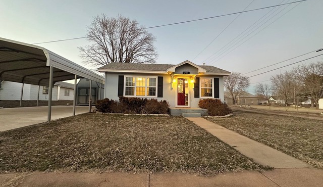 Charming Thomas cottage for 2 with large carport