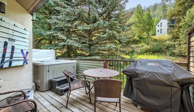 Chic 3-Level Condo w/Private Deck, Hot Tub & BBQ