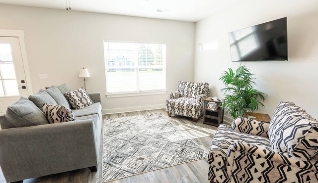 Chic & Quiet 3BR Getaway Minutes From MTSU in Murfreesboro