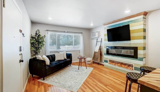 Cincinnati 2BR Corporate Stay, Garage Parking