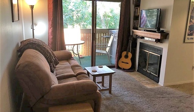 Clean/Quiet Top Floor, Heated Parking, Near Trails!