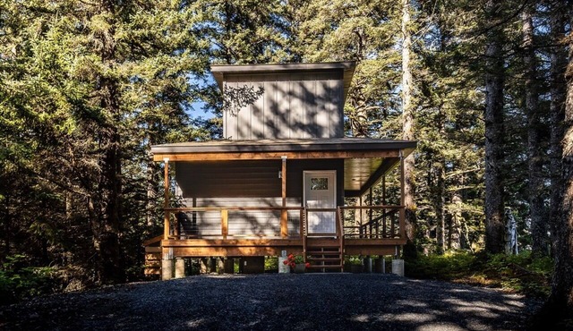 Cliffside Cottage – Stunning Ocean Views at Friends by the Ocean