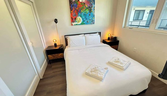 CO6. (Condo) 1 Bed Lux/near St.Joseph/Laundry