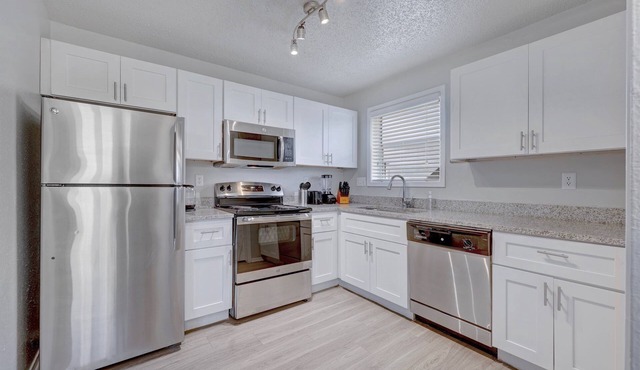 Comfy 2BD Apt | Austin Texas