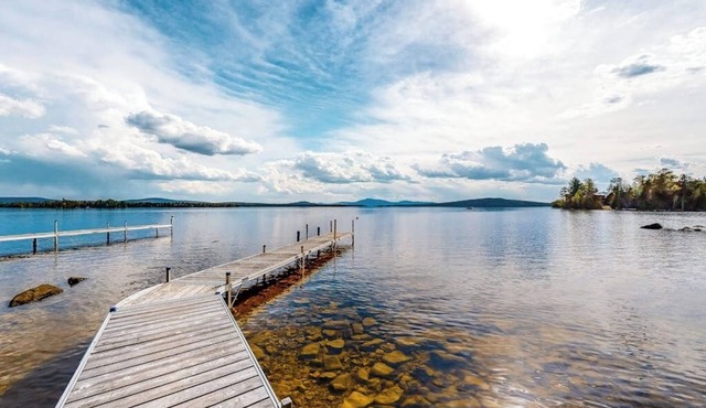 Comfy Lakefront Cabin with Gorgeous Views, Private Dock & Pebble Beach