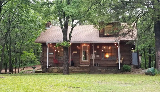 Completely restored cabin on the banks of the Blue River!