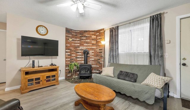 Condo Ideal location. Ski, Shop, Hike.