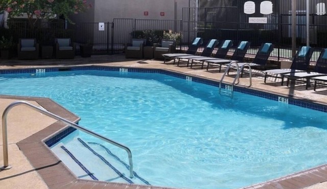 Construction Stays! Spacious, Comfortable & Convenient Location near Downtown!