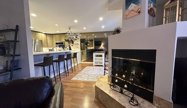 Contemporary Condo in the Heart of Midtown - 30-day min. stay - Hidden Gem!