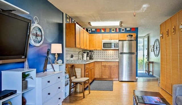 CORNER GARDEN VIEW UNIT - NO ONE ON ONE SIDE - NAUTICAL DECOR AND CUTE AS CAN BE condo