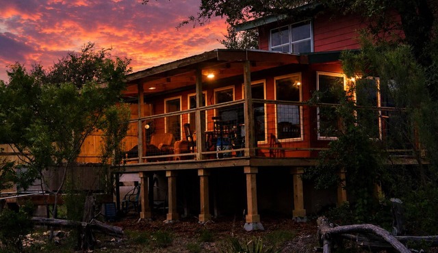 CottageCore Wooded Cabin w/Loft & Hot Tub