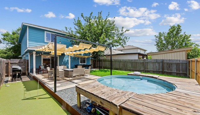 Cowboy Pool, Fire Pit & Putt Putt Near DT For 10!