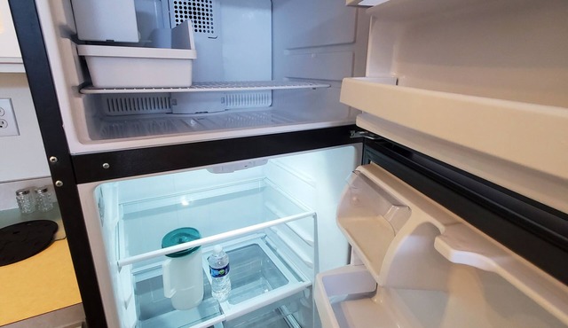 Cozy 1-bedroom corporate apartment in fabulous Dublin with WiFi, Roku!
