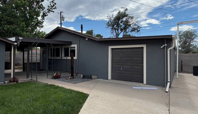 Cozy 1-bedroom cottage Centrally Located in Pueblo