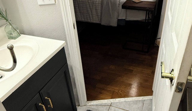 Cozy 1-bedroom studio in charming Ellsworth with AC
