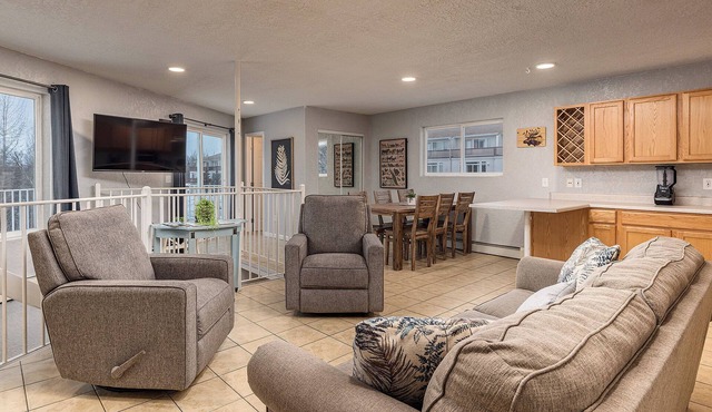 Cozy 2-bedroom condo in charming Wasilla with WiFi