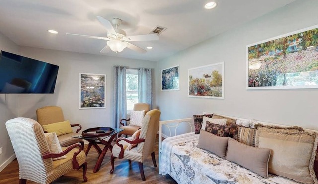 Cozy 2 bedroom home with gas grill, patio, and boat parking
