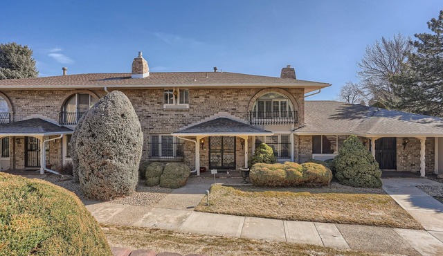 Cozy 3 Bedroom 3 Bath Denver