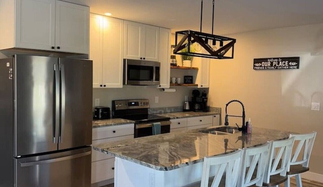 Cozy | 3 BR/2 Bath | Sleeps 8 | Quiet