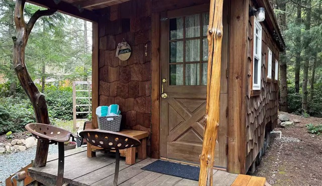 Cozy Acres Tiny House in Clinton on Whidbey Island perfect for relaxing getaway