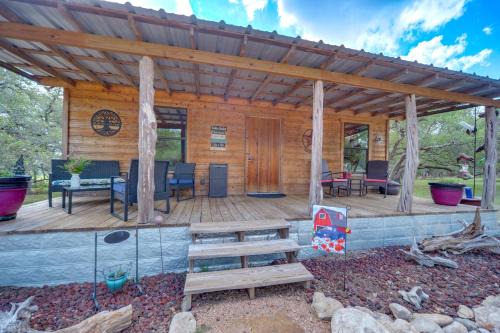 ‘Cozy Cabin’ Hill Country Escape w/Views