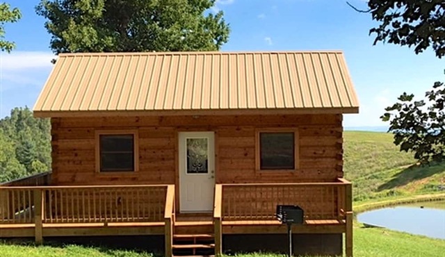 Cozy Cabin Rental for Couples' Getaway near Blue Ridge Parkway, North Carolina
