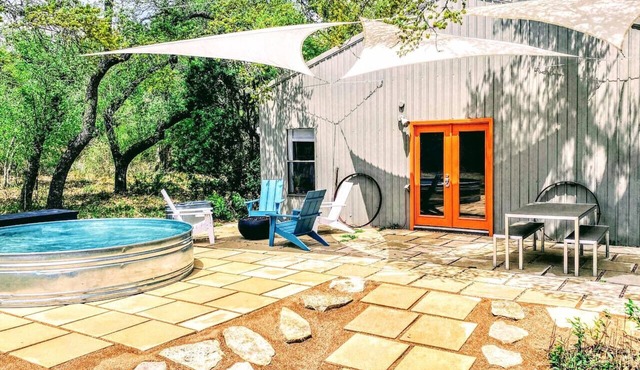 Cozy Cabin w Pvt Heated Pool Under Epic TX Stars