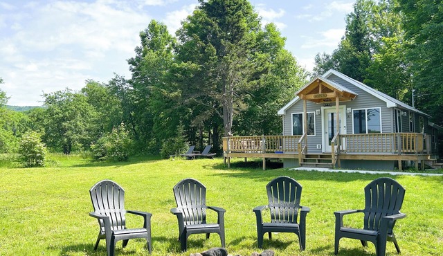 Cozy Cabin with Mountain Views, Creek, Fire Pit, AC/WiFi