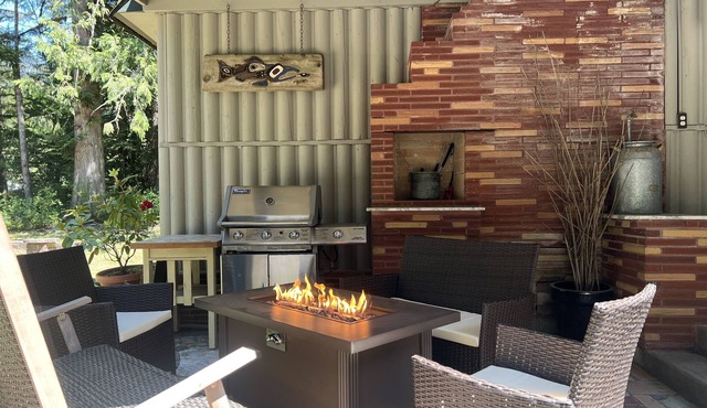Cozy cottage in the woods, sleeps 8, close to Olympic National Park and Lakes