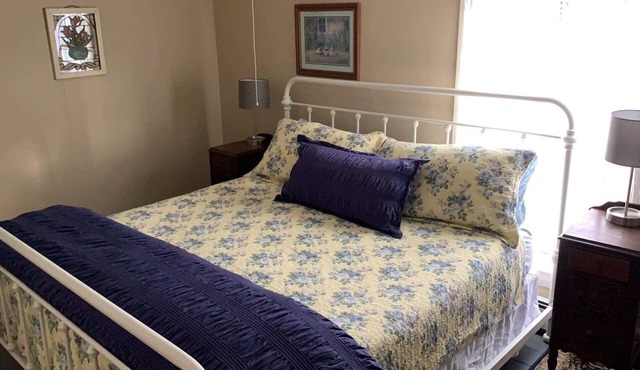 Cozy farmhouse (east side), 2 bedrooms, in the heart of nature's playground