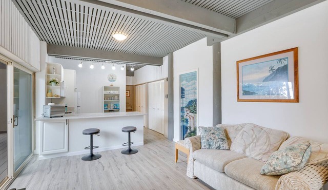 Cozy Honolulu Retreat w/Pool Access, Near Beaches