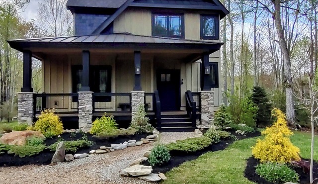 Cozy Mountain Escape—Sweetgrass Retreat for Romance & Family Fun