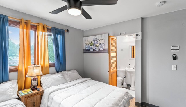 Cozy Private Room with Two Beds And Private Bath