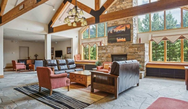 Cozy Ski-In/Ski-Out Condo with Heated Pool