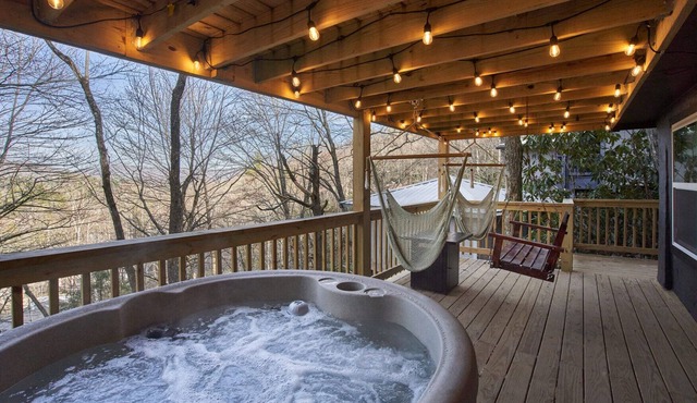 Cozy Tiny Cabin w/Hot Tub & Pool -- Close to Winery, Skiing, and Hiking!