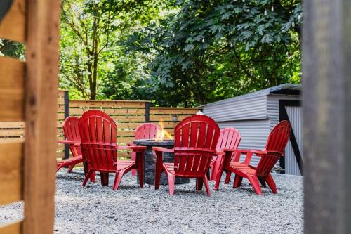 Creekside 3BR EV FirePit BBQ AC Games Yoga