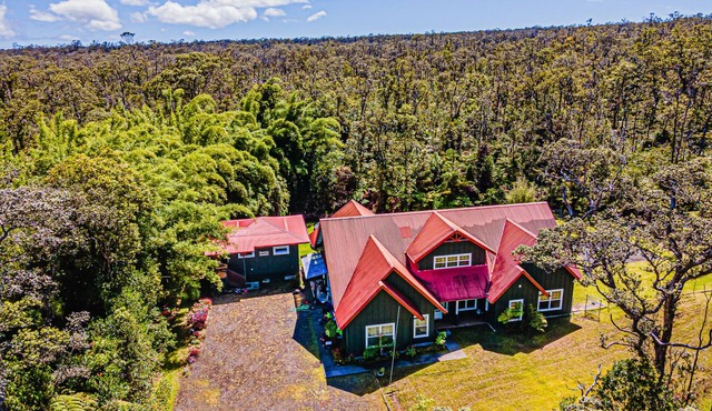 Dancing Volcano Estate - sleeps 8 Near Hawaii Volcanoes National Park