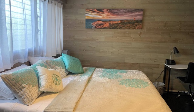 Dazzling Waikiki Apt Sleeps 7-excellent A/C & PARKING included