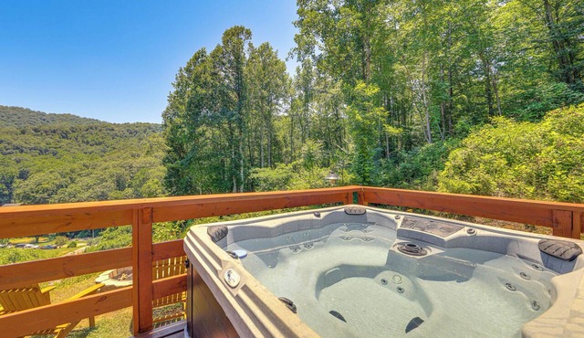 Deck & Fire Pit! Mtn Escape, 12 Mi to Asheville