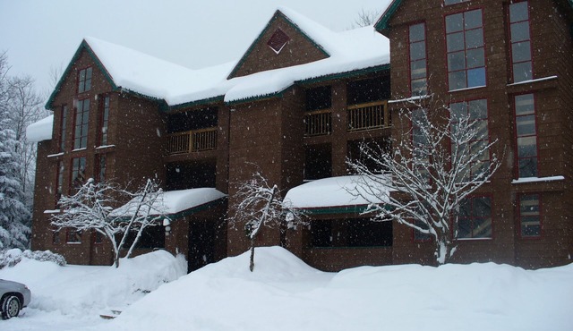 Deer Park/Loon Mtn. - Riverfront Condo 7 minutes from Loon