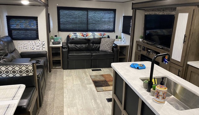 Delightful 1 Bedroom RV on Spider Mountain